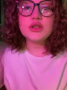 Snapshot of DaisyBooom chatting on February 27, 7:04 pm DaisyBooom online show from February 27, 7:04 pm