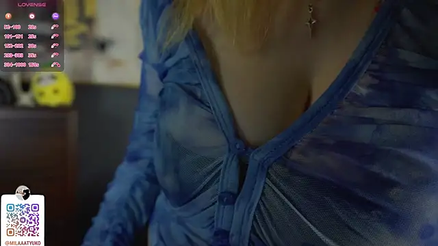 DaisyElmers online show from March 13, 6:26 am