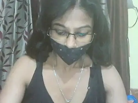 JENIFER PUNE online show from February 9, 6:05 pm