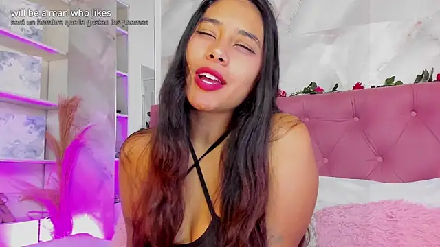 Snapshot of AnnaQueen_ chatting on October 25, 4:24 pm AnnaQueen  online show from October 25, 4:24 pm