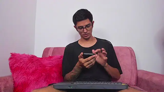 Ethan Sai    online show from December 14, 12:11 am