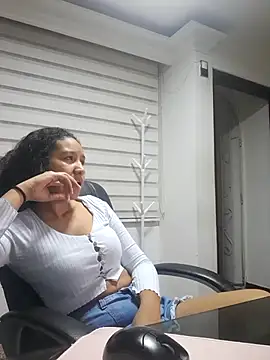 Snapshot of cute_mia23 chatting on January 28, 5:11 am cute mia23 online show from January 28, 5:11 am