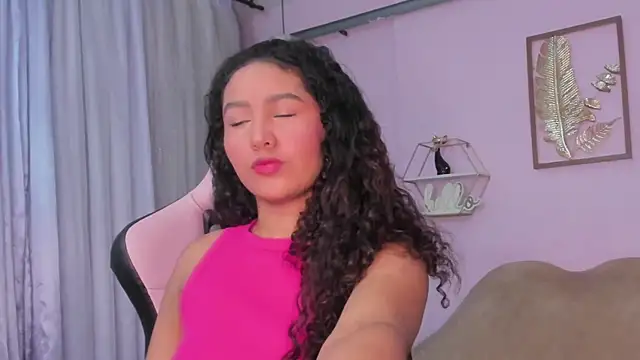 Snapshot of cute_mia23 chatting on March 13, 3:44 am cute mia23 online show from March 13, 3:44 am