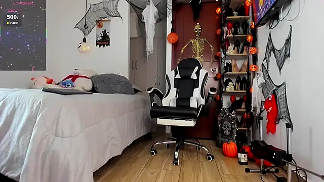 Snapshot of SophieBaker__ chatting on October 30, 6:48 am SophieBaker online show from October 30, 6:48 am