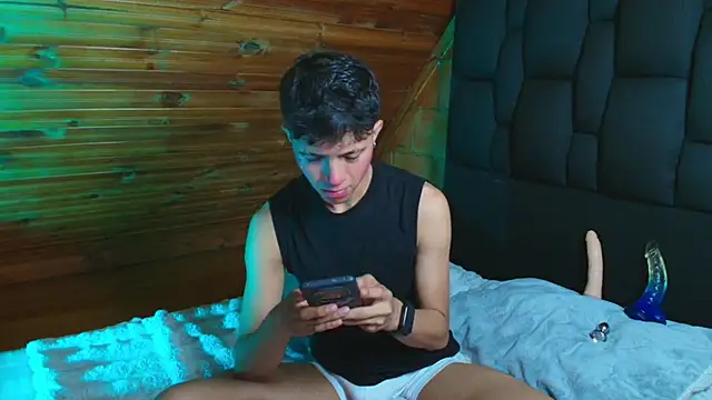 Justyn Ross online show from November 16, 6:02 pm