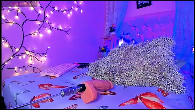 Dulce Girl  online show from December 6, 8:37 am