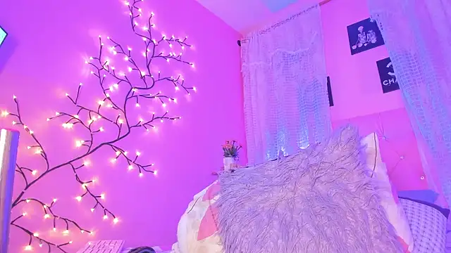 Dulce Girl  online show from March 6, 3:35 am