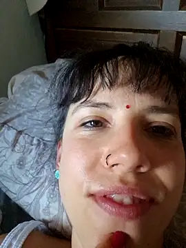 Lyrass online show from December 17, 9:15 am