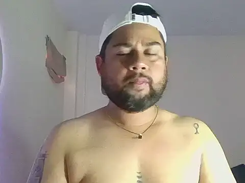 Snapshot of GABRIELGARCIA1313 chatting on June 26, 1:37 pm GABRIELGARCIA1313 online show from June 26, 1:37 pm
