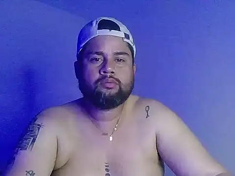 Snapshot of GABRIELGARCIA1313 chatting on June 28, 12:16 am GABRIELGARCIA1313 online show from June 28, 12:16 am