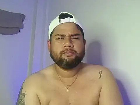 Snapshot of GABRIELGARCIA1313 chatting on July 2, 5:57 am GABRIELGARCIA1313 online show from July 2, 5:57 am
