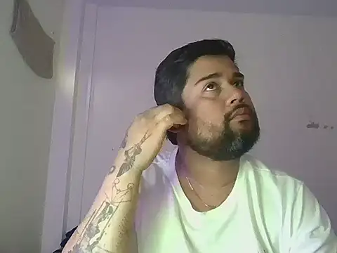 Snapshot of GABRIELGARCIA1313 chatting on August 1, 5:12 pm GABRIELGARCIA1313 online show from August 1, 5:12 pm