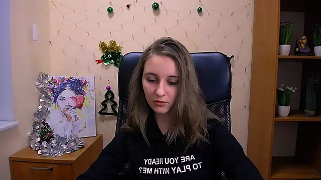  Nicole new online show from December 17, 4:00 pm