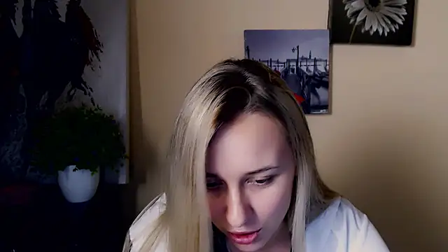 Snapshot of _Nicole_new chatting on June 6, 8:30 am Nicole new online show from June 6, 8:30 am