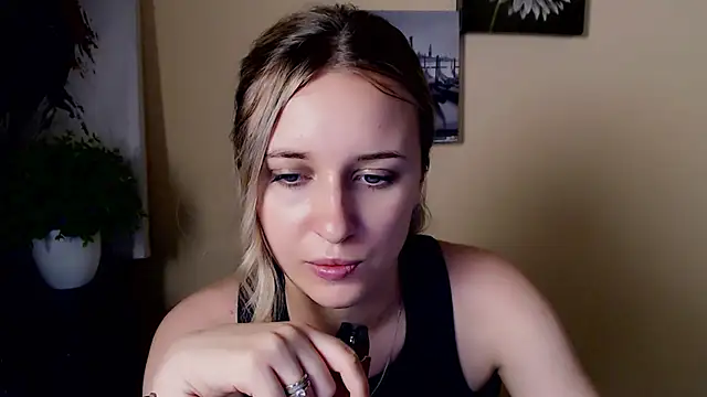 Snapshot of _Nicole_new chatting on June 7, 10:30 am Nicole new online show from June 7, 10:30 am