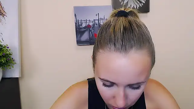 Snapshot of _Nicole_new chatting on July 7, 7:56 am Nicole new online show from July 7, 7:56 am