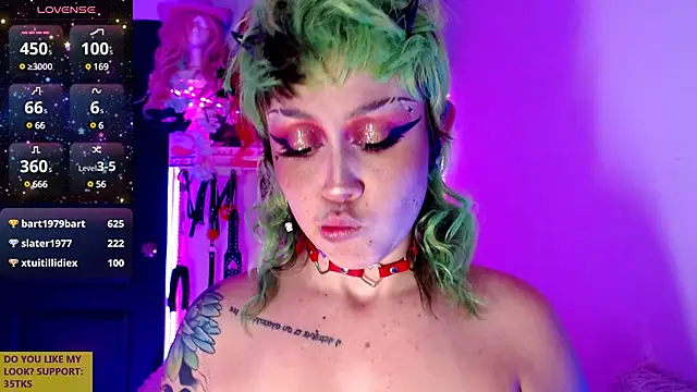 Snapshot of rosse_ivy chatting on December 5, 6:44 pm rosse ivy online show from December 5, 6:44 pm