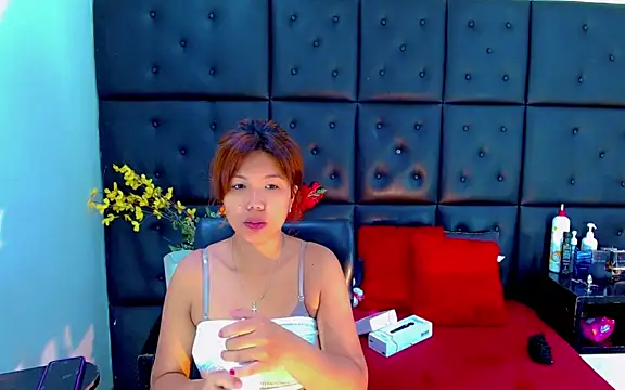 Isalombardi online show from February 12, 2:28 am