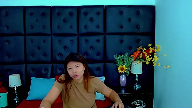 Isalombardi online show from June 19, 2:27 am