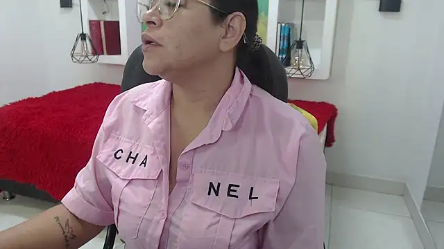 sexy lady 0 online show from September 29, 11:37 am