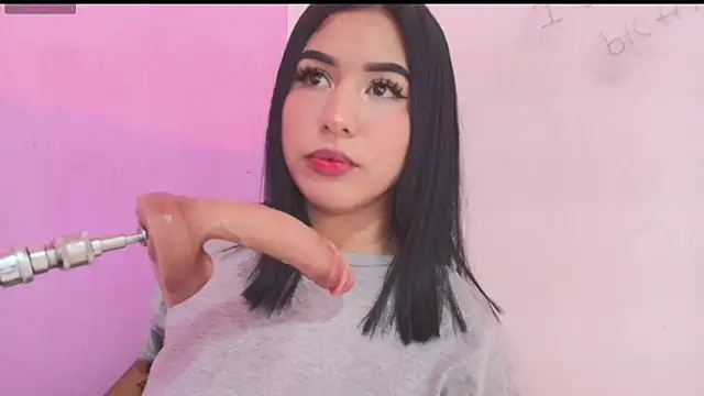 Snapshot of sweety_mariann1 chatting on February 15, 12:15 am sweety mariann1 online show from February 15, 12:15 am