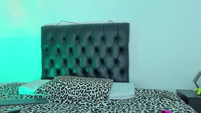 seline wolff online show from December 15, 12:40 am