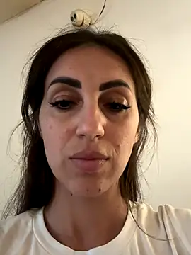 Snapshot of EmaSkyes chatting on September 22, 10:06 am EmaSkyes online show from September 22, 10:06 am