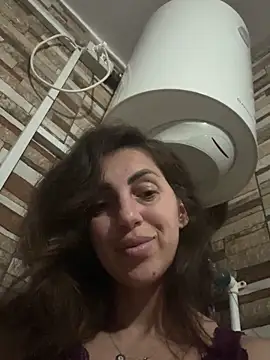 Snapshot of EmaSkyes chatting on September 28, 6:02 pm EmaSkyes online show from September 28, 6:02 pm