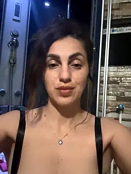 Snapshot of EmaSkyes chatting on November 7, 7:25 pm EmaSkyes online show from November 7, 7:25 pm