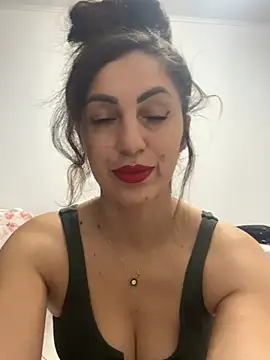 Snapshot of EmaSkyes chatting on December 4, 7:06 am EmaSkyes online show from December 4, 7:06 am