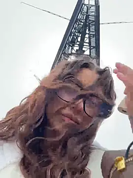 Leila Brooklyn online show from April 20, 7:44 am