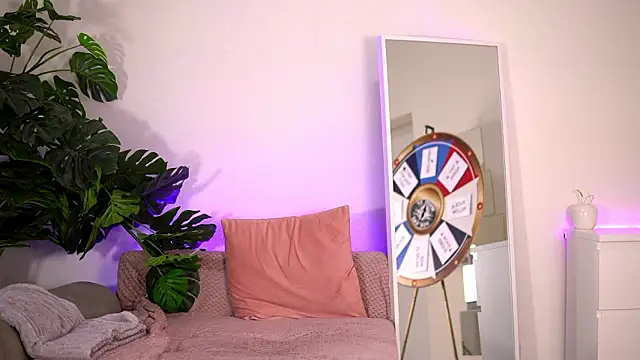 BelleSkye online show from February 25, 4:11 am