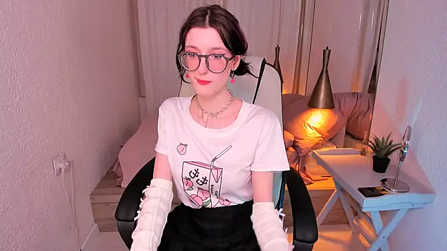 Snapshot of Lil_Melanie_ chatting on January 18, 2:12 pm Lil Melanie  online show from January 18, 2:12 pm