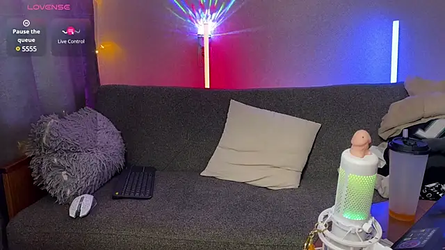 Adam misti online show from December 8, 6:01 am