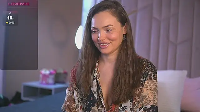 Snapshot of EmilyJuarez chatting on February 13, 9:41 am EmilyJuarez online show from February 13, 9:41 am