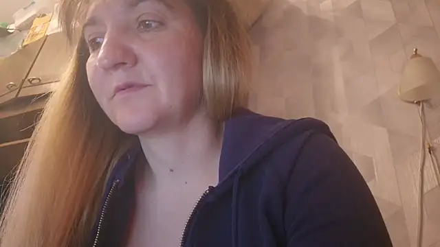 EstrellaWalters online show from April 21, 8:42 am