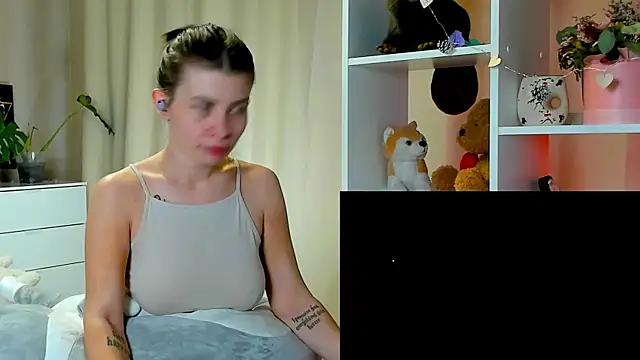 Snapshot of callmetori chatting on December 23, 2:17 pm callmetori online show from December 23, 2:17 pm