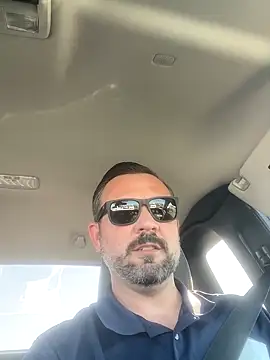 Snapshot of Thehandyman420 chatting on November 3, 10:10 pm Thehandyman420 online show from November 3, 10:10 pm