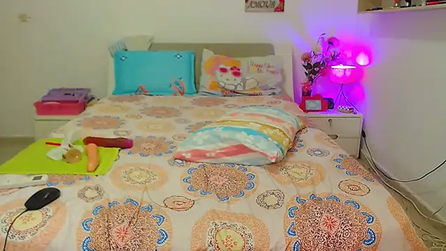 Snapshot of Kendralove31xxx chatting on December 24, 4:55 am Kendralove31xxx online show from December 24, 4:55 am