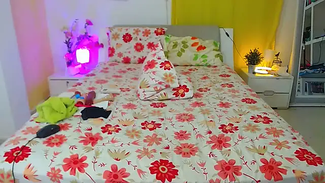 Snapshot of Kendralove31xxx chatting on February 9, 6:33 am Kendralove31xxx online show from February 9, 6:33 am