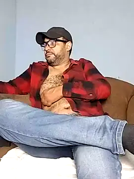 Snapshot of friendsloversex chatting on February 9, 2:28 am friendsloversex online show from February 9, 2:28 am