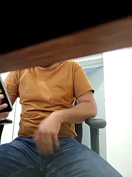 Snapshot of friendsloversex chatting on November 18, 4:33 pm friendsloversex online show from November 18, 4:33 pm