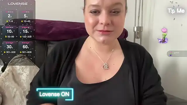 NaughtyWifeUK online show from December 6, 11:22 am