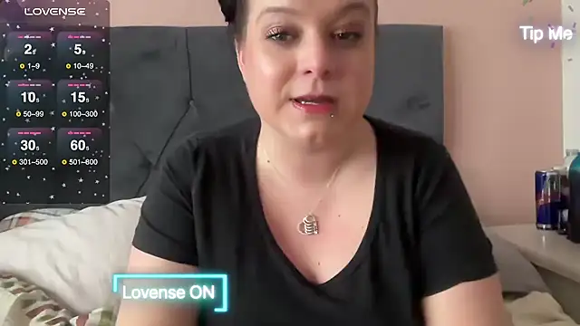 NaughtyWifeUK online show from December 14, 2:31 pm