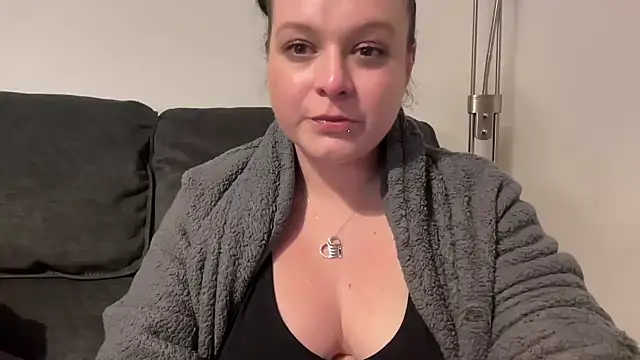 NaughtyWifeUK online show from March 11, 11:59 pm