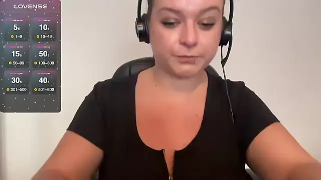 NaughtyWifeUK online show from October 18, 2:18 pm