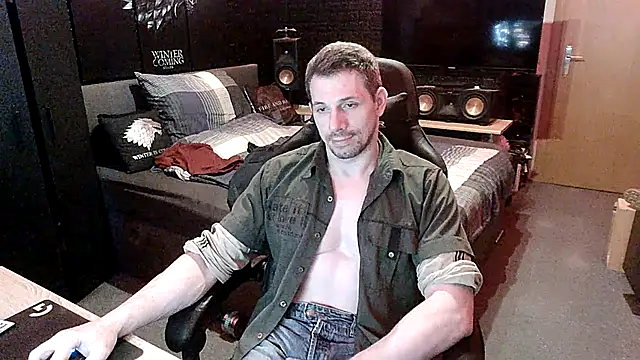 Snapshot of dreamwallker21 chatting on April 24, 12:51 pm dreamwallker21 online show from April 24, 12:51 pm