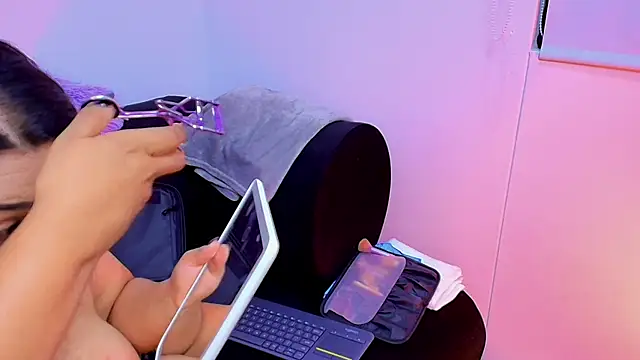 Brenda  gomez online show from January 18, 5:41 am