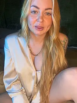 Snapshot of ObviouslyPeachy chatting on January 8, 10:27 pm ObviouslyPeachy online show from January 8, 10:27 pm