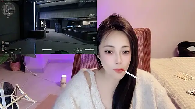 Snapshot of Daisy-77 chatting on May 1, 1:05 pm Daisy-77 online show from May 1, 1:05 pm